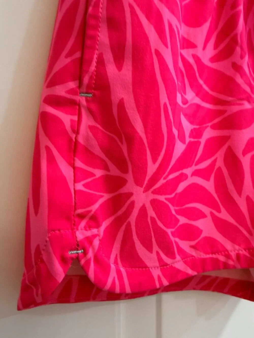 Vineyard Vines Kids Pink Tropical Performance Swim Trunks M 10-12